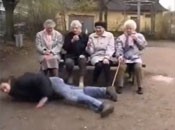Lustige Omas haben spass